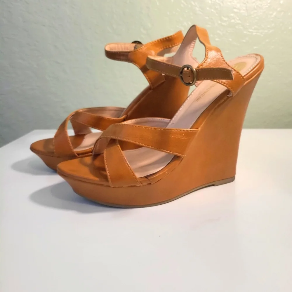 W3 CUNNINGHAM CAMEL STRAPPY WEDGES SIZE 7